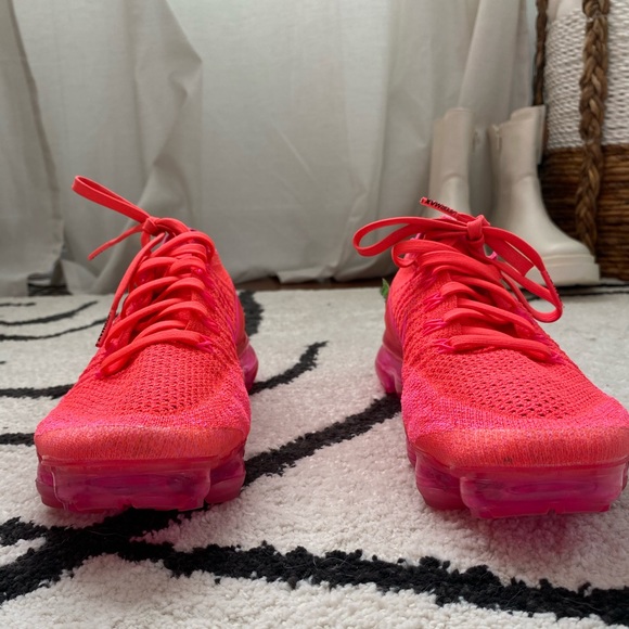 Nike Women’s Vapor Max Running Shoes - Picture 2 of 5